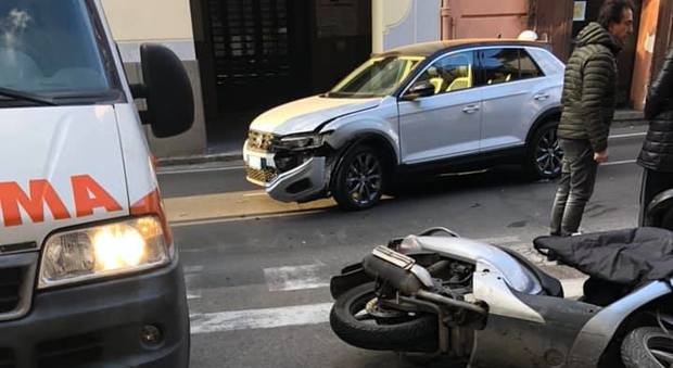 Sant'Agnello, auto contro scooter: centauro ferito a una gamba