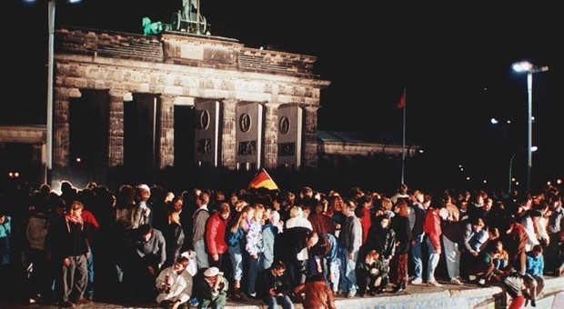 Muro Berlino: Juncker, chiusero ferite aperte dalla guerra