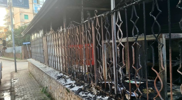 Arzano, distrutto da un incendio il pub “Mister Chicken”