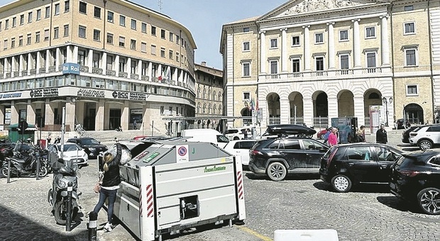 Ancona, i commercianti si mettono di traverso: «No all'isola pedonale in piazza della Repubblica»