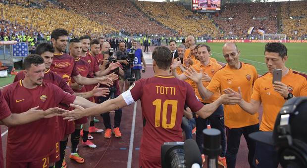 Roma-Genoa, le pagelle: Strootman e Dzeko giganteggiano nel 'Totti Day'