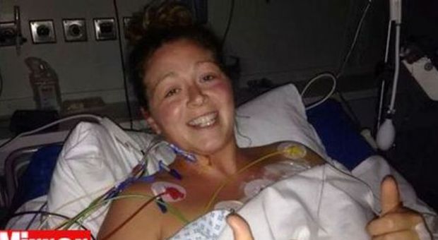 Scopre per caso un piccolo graffietto sul seno: 24 ore dopo è in ospedale. "Viva per miracolo"