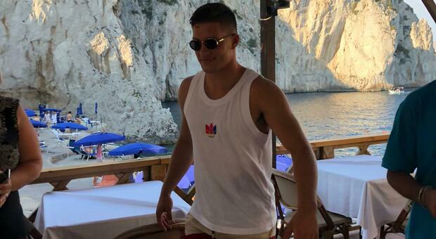 Relax sull'isola azzurra per il calciatore serbo Luka Jovic