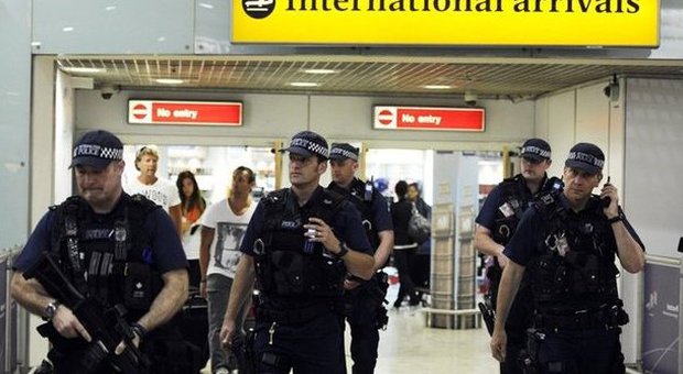 Londra, evacuato l'aeroporto di Luton: fatto brillare pacco sospetto