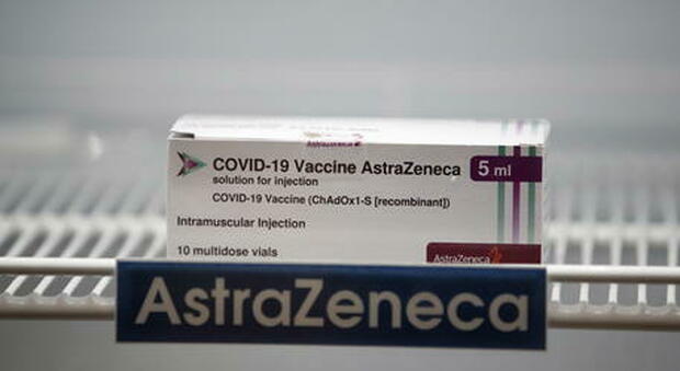 AstraZeneca, l'agenzia britannica del farmaco: «Non c'è prova di legami tra vaccino e casi di trombosi»
