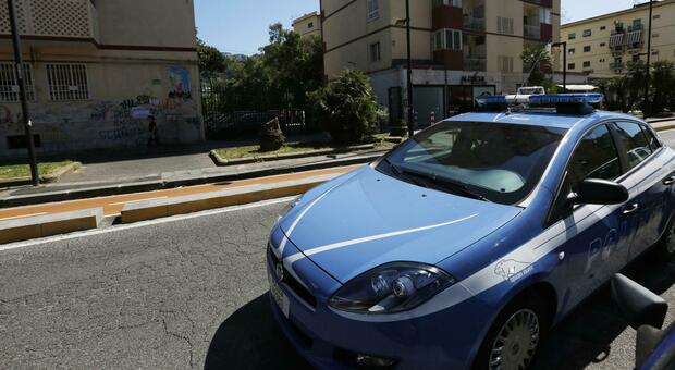Napoli, danneggia l'auto della polizia: preso 41enne napoletano dopo un inseguimento