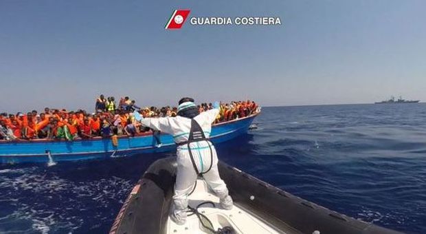 Migranti, ancora un naufragio. Una cinquantina di dispersi