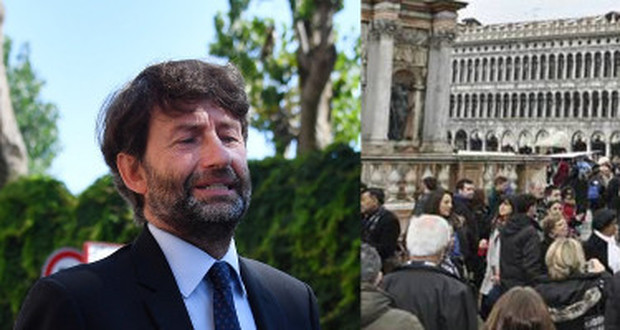Il ministro Dario Franceschini e piazza San Marco colma di turisti