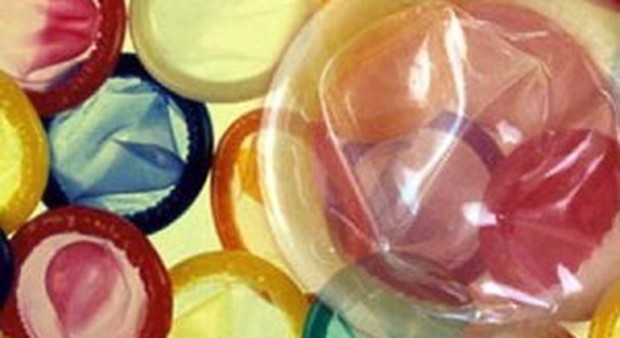 «Quei condom sono troppo piccoli», il ministro della Salute dello Zimbabwe bacchetta le compagnie cinesi