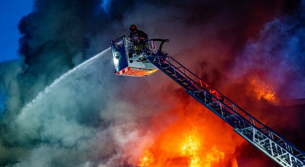 Incendio nella palazzina di Fontane di Villorba, i residenti devono ancora tornare a casa