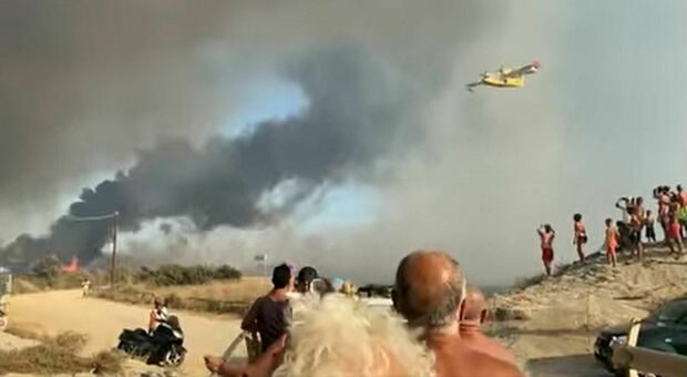 L'ultimo incendio sul litorale di Ugento, nel Salento