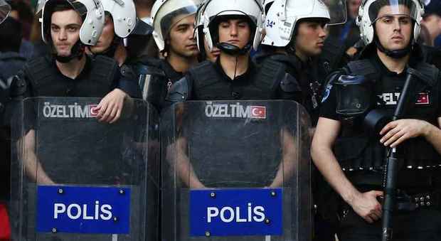 Turchia, uomo spara contro studenti a Istanbul: un morto