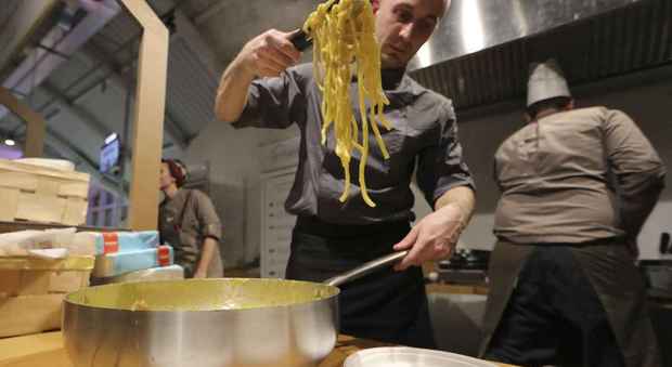 #Carbonaraday, ecco la festa per la pasta più amata: e su Twitter c'è la spaghettata virtuale