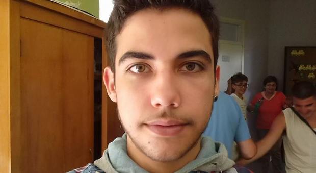 Antonio, 18 anni, era scomparso sette giorni fa: trovato ucciso con sei coltellate al petto