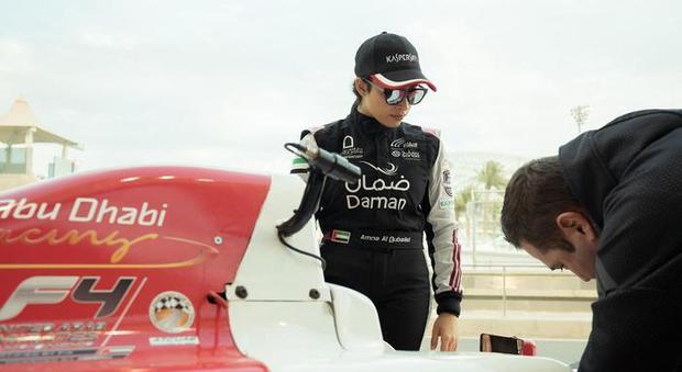 Amna, prima donna pilota araba: «Sogno di arrivare in Formula 1»
