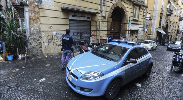 Napoli, sequestrati 24 motoveicoli ai Quartieri Spagnoli: erano privi di assicurazione