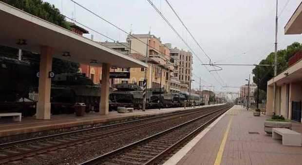 Senigallia, una sfilata di carri armati lungo la linea ferroviaria Adriatica