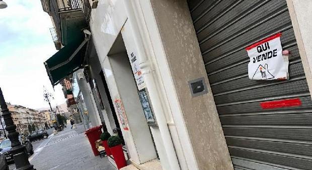 Commercio, è fuga da Avellino: nel centro sfitto un negozio su sette