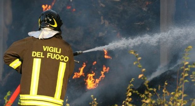 Incendio devasta villa a Ciampino Ragazzo morto carbonizzato