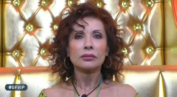 Grande Fratello Vip, Alda D'Eusanio squalificata per le frasi su Laura Pausini