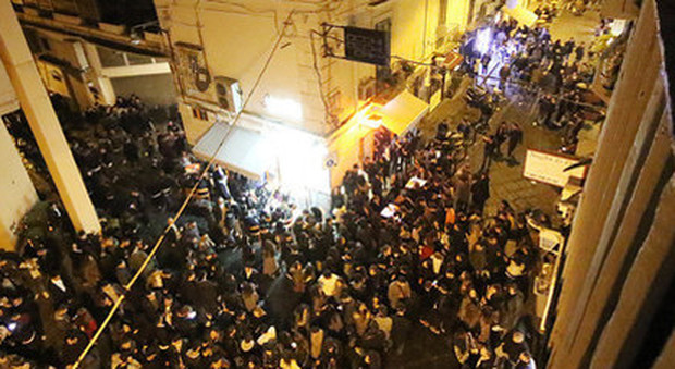 Movida a Napoli, multe ai baretti di Chiaia: non rispettavano l'orario di chiusura