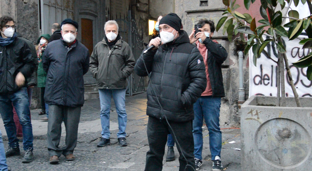 Covid a Napoli: cure e assistenza per tutti, comitati in piazza alla Sanità
