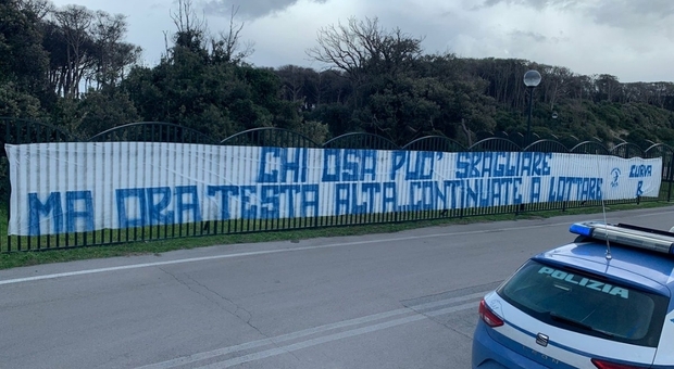 Napoli, gli ultras con gli azzurri: «Si può sbagliare, ora lottate»