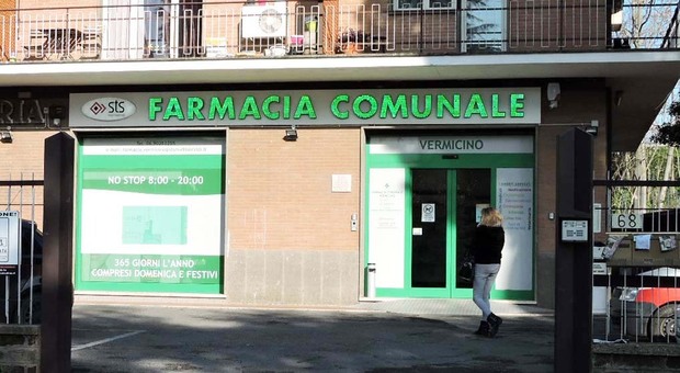 Roma, rapina la farmacia si pente e restituisce i soldi: «Scusate, sono disoccupato»