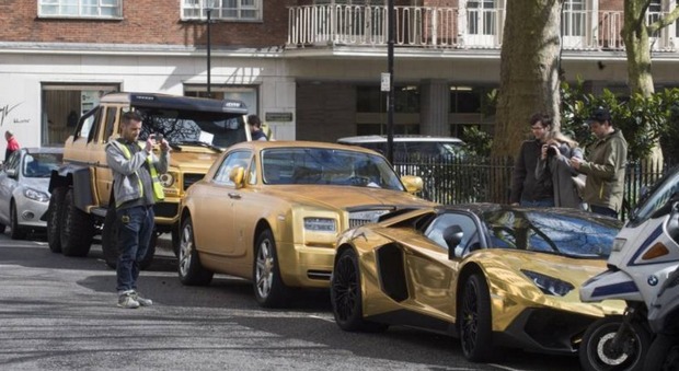 Il miliardario saudita fa lo "spaccone" con le auto extralusso, la polizia lo punisce così