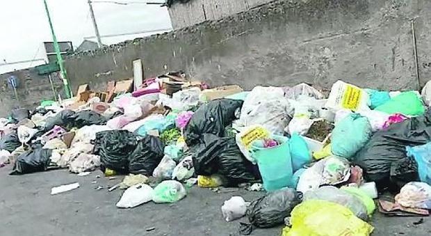 Torre del Greco, emergenza rifiuti: raccolta nel caos e rischio sciopero