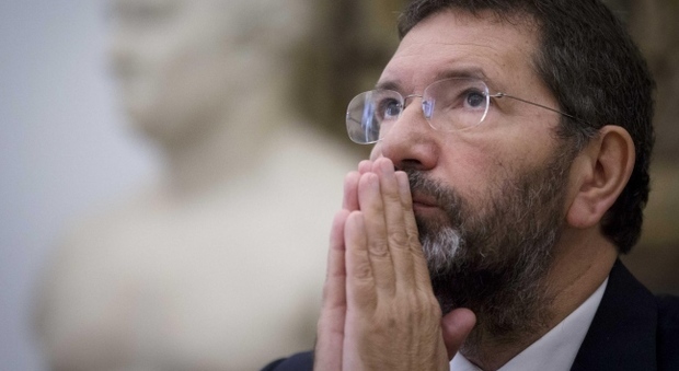 Roma, l'ex sindaco Marino: «Il Pd abbandoni strategia suicida»