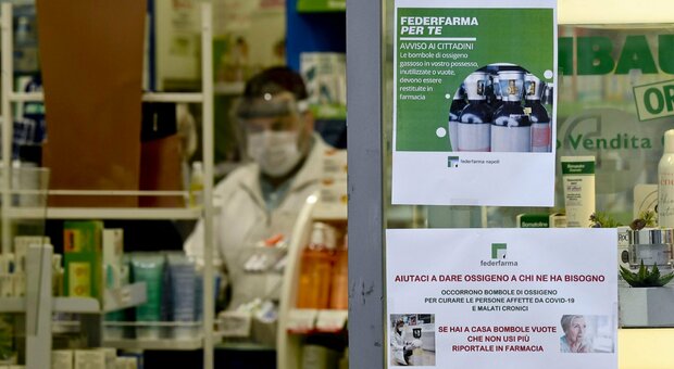Covid: boom di contagi a Napoli, riesplode l'emergenza ossigeno. E al Cardarelli è caos pronto soccorso