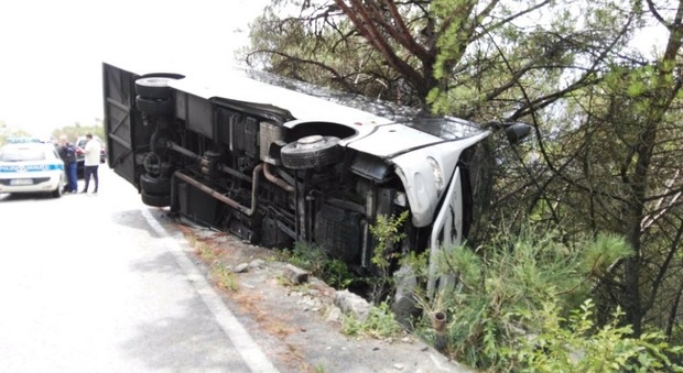 Vesuvio, incidente a un bus di turisti