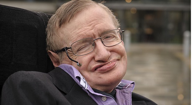 Stephen Hawking choc: "Gli alieni esistono, ma attenti a mettersi in contatto con loro..."