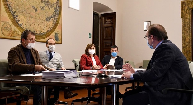 La presidente Tesei con l'assessore Coletto e il direttore della Sanità Dario