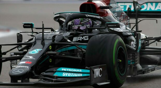 Formula 1, le pagelle del GP di Russia: Lewis Hamilton vince su Max Verstappen. Sainz Jr. ottimo terzo, Leclerc 15esimo
