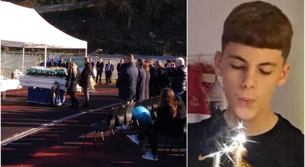 Alexandru Ivan ucciso a 14 anni a Roma, il funerale a Valmontone: l'addio sul campo sportivo