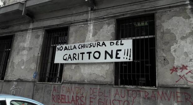 Terzo giorno di protesta al Garittone: mezzi fermi, gravi disagi a Napoli Nord