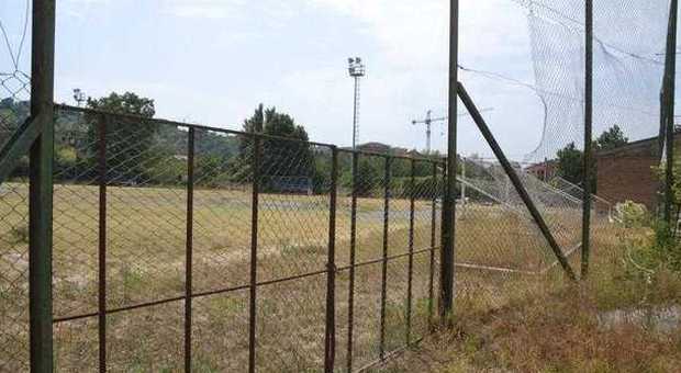 Terni, il Comune acquista un campo da calcio dalla Figc e lo dà subito in gestione a un privato