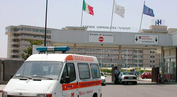 Lecce, per i medici dell'ospedale è solo una cervicale: muore un mese dopo. Indagati in 22 tra dottori e infermieri
