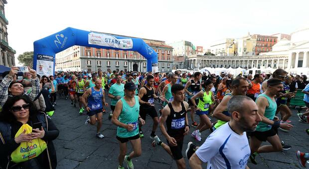 La X edizione della maratona Walk of Life di Napoli in piazza Plebiscito organizzata dalla Fondazione Telethon (Newfotosud Renato Esposito)