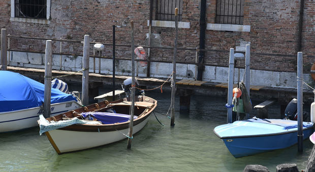 Posti barca a Venezia, preferenza ai natanti tradizionali e ai residenti