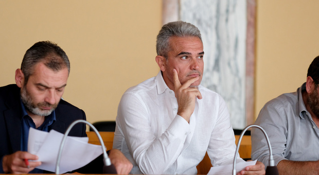 Scossone a Sezze, il sindaco Di Raimo pronto a dimettersi, appello ai consiglieri: «Facciamolo tutti contemporaneamente»
