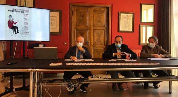 Il presidente Stefano Gottin con l’assessore Daniele Vimini e il compositore e pianista pesarese Paolo Marzocchi
