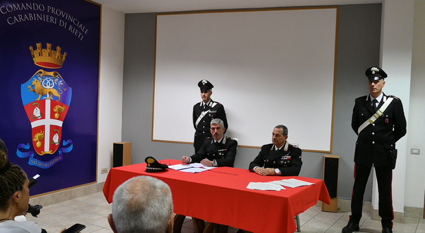 La conferenza stampa dei Carabinieri (foto Meloccaro)