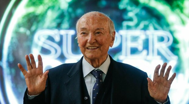 Piero Angela, la lettera d'addio al pubblico di Superquark: «Mi spiace non essere più con voi dopo 70 anni»