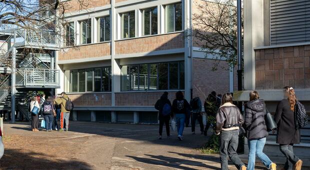 Bulli a scuola: al Planck nasce la rete di ascolto dei genitori dopo gli ultimi episodi di minacce e furti tra studenti