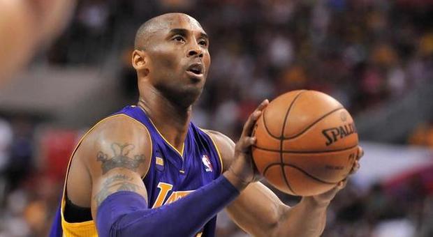 Kobe Bryant annuncia il ritiro: "Ultima stagione in Nba, il mio corpo non ce la fa più"