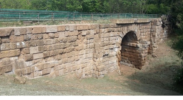 Il ponte romano lungo la via Amerina dopo la ripulitura
