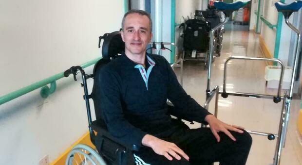 Serrapetrona, gara di solidarietà per il professore Gentili costretto sulla sedia a rotelle dopo l’assunzione di un farmaco. «Sto valutando azioni legali»